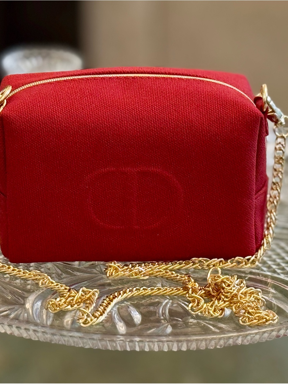 DIOR Beautiful Red Cosmetic Bag with stunning Gold Chain Attached Crossbody - Picture 9 of 16